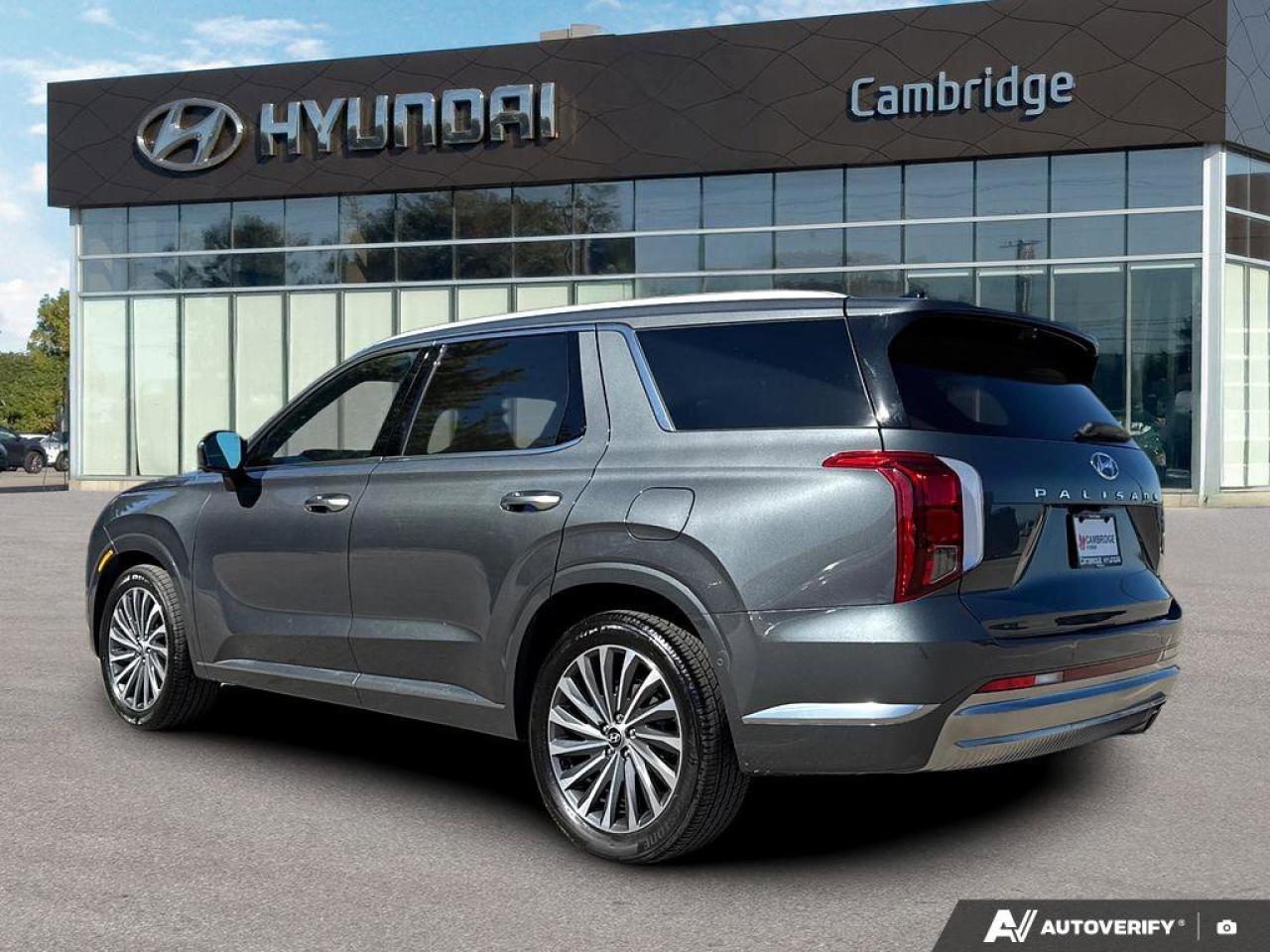 2025 Hyundai PALISADE Ultimate Calligraphy AWD   Nappa Leather   7-Passe Photo4