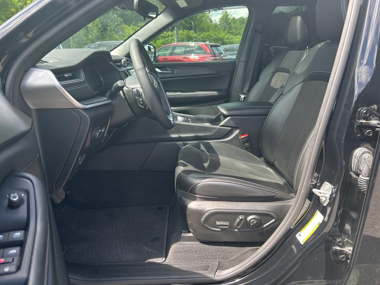 2024 Jeep Grand Cherokee Altitude Photo