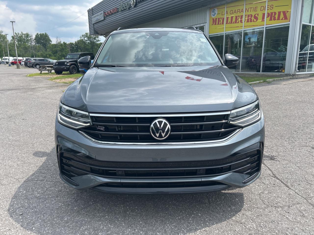 2022 Volkswagen Tiguan Comfortline R-Line Black Edition Photo