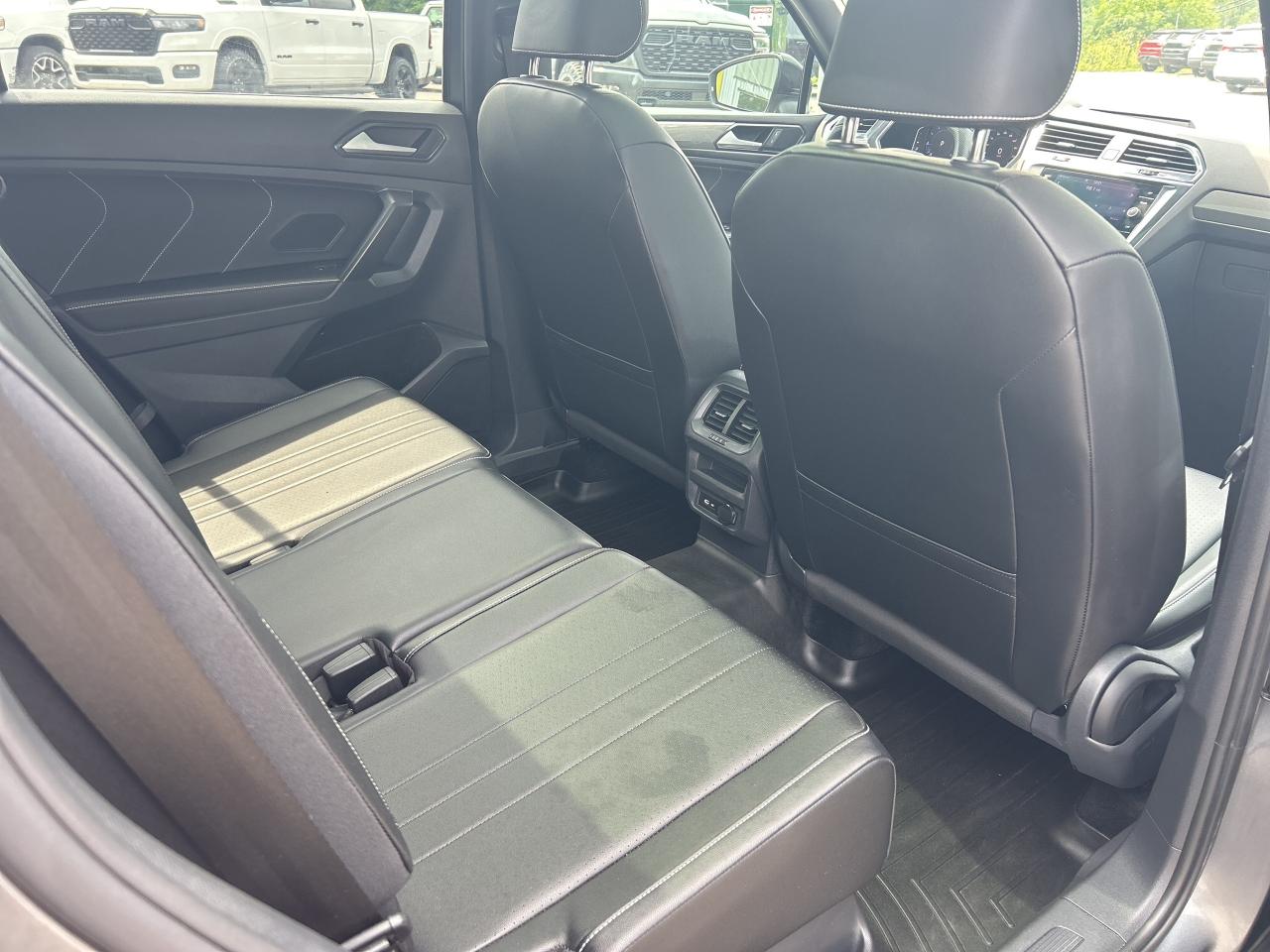 2022 Volkswagen Tiguan Comfortline R-Line Black Edition Photo