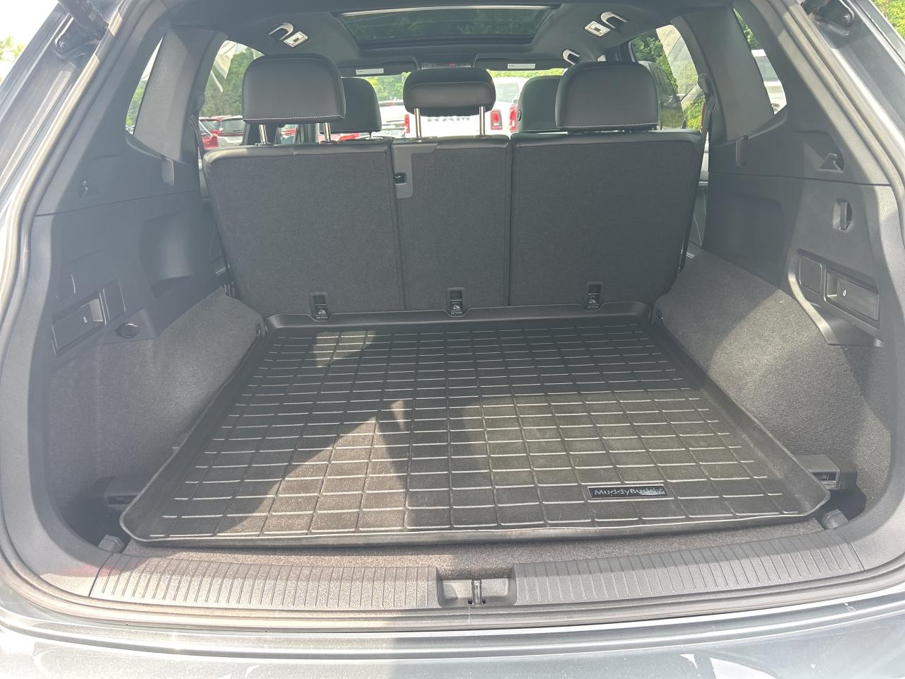 2022 Volkswagen Tiguan Comfortline R-Line Black Edition Photo