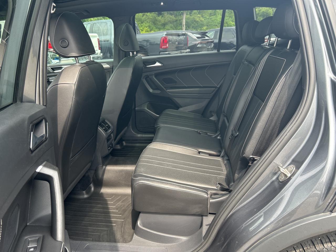 2022 Volkswagen Tiguan Comfortline R-Line Black Edition Photo