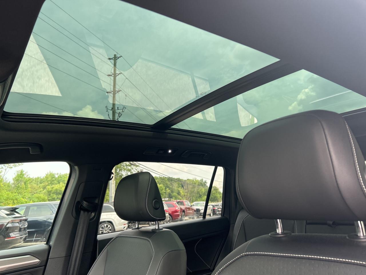 2022 Volkswagen Tiguan Comfortline R-Line Black Edition Photo