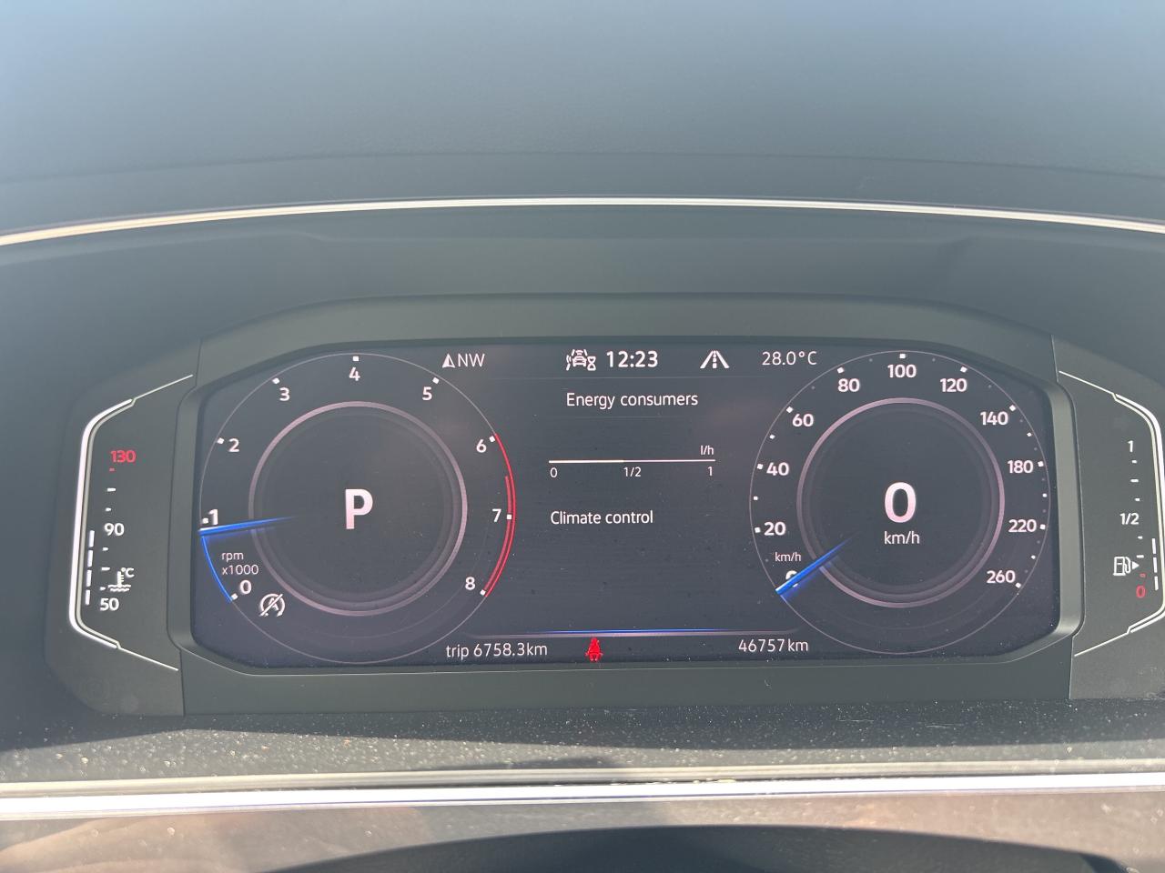 2022 Volkswagen Tiguan Comfortline R-Line Black Edition Photo