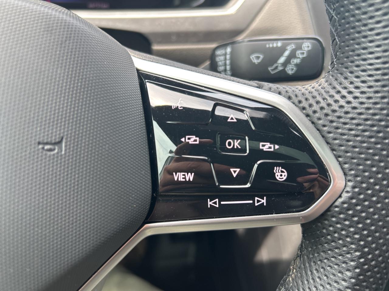 2022 Volkswagen Tiguan Comfortline R-Line Black Edition Photo