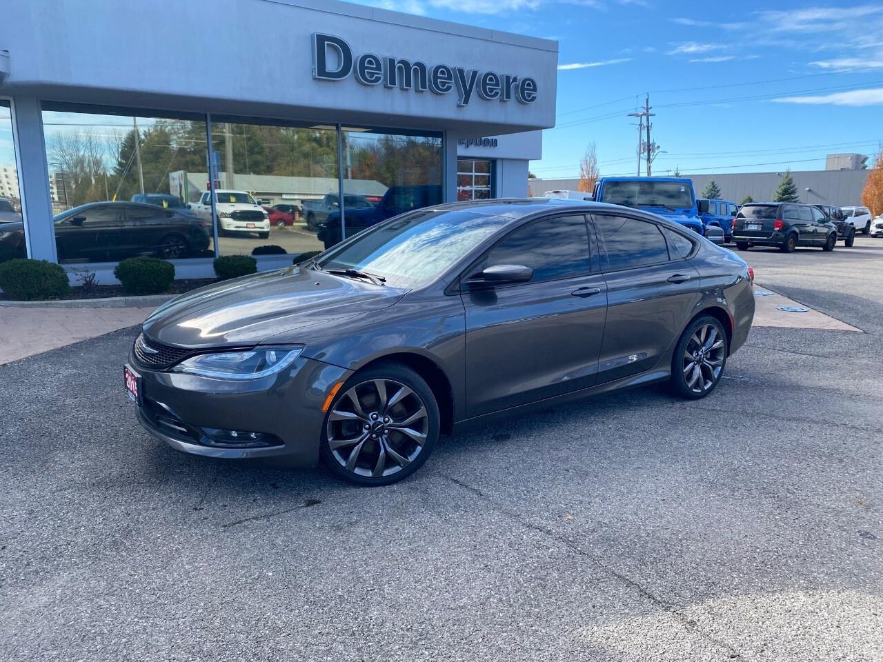 2015 Chrysler 200 4dr Sdn S AWD Photo0