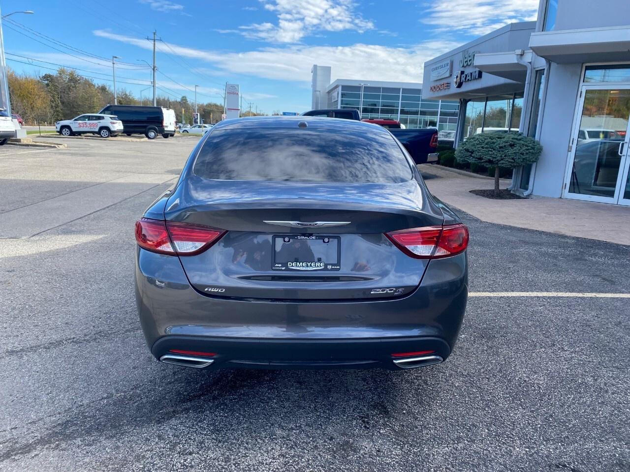 2015 Chrysler 200 4dr Sdn S AWD Photo3