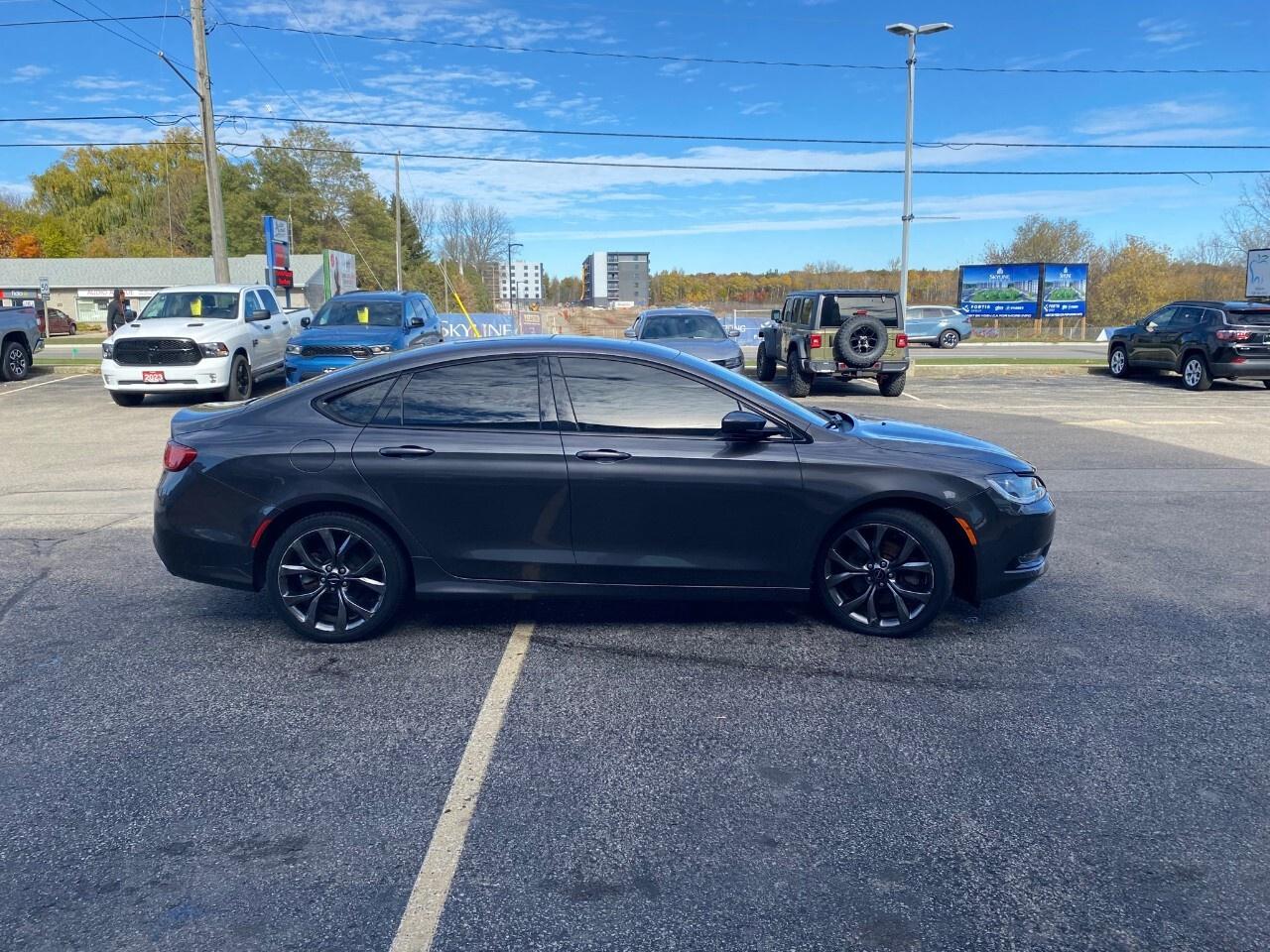 2015 Chrysler 200 4dr Sdn S AWD Photo