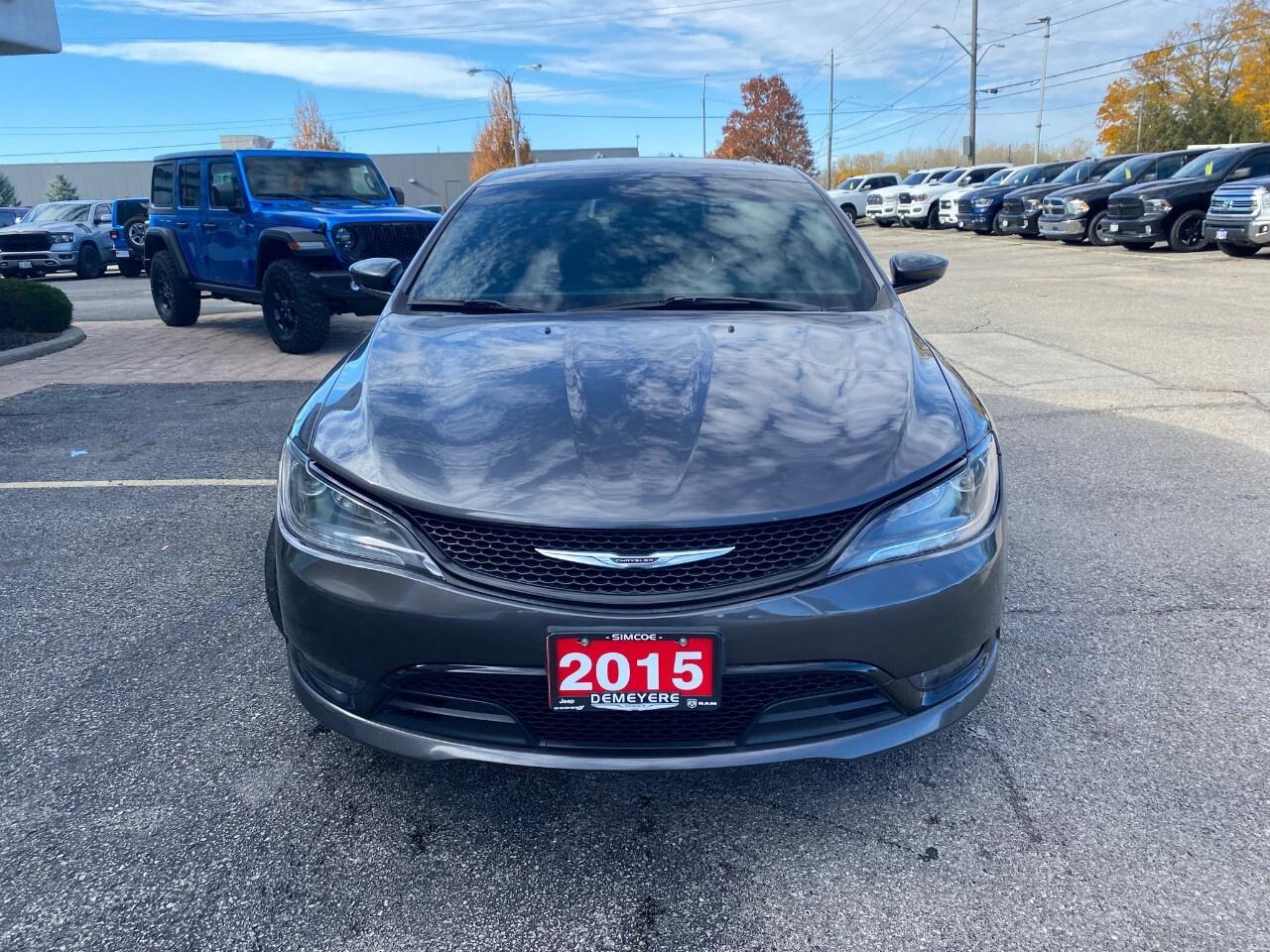 2015 Chrysler 200 4dr Sdn S AWD Photo