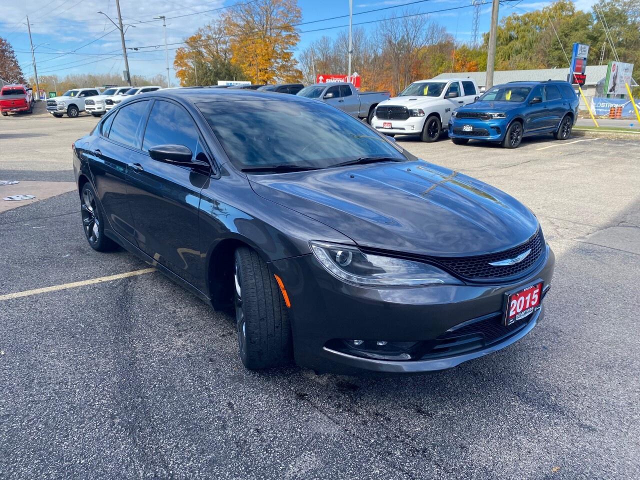 2015 Chrysler 200 4dr Sdn S AWD Photo