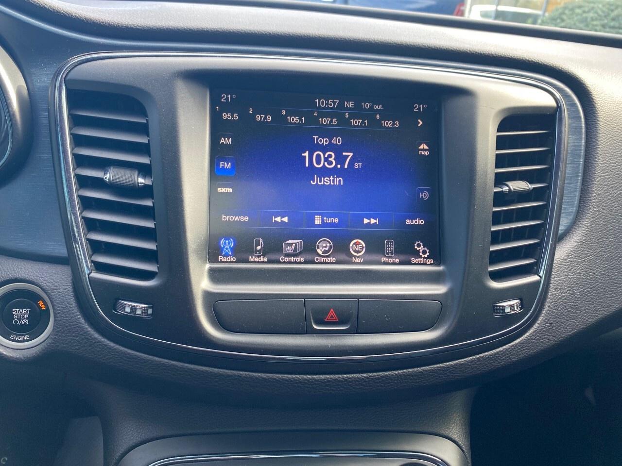 2015 Chrysler 200 4dr Sdn S AWD Photo