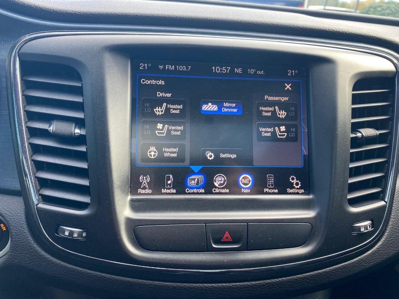 2015 Chrysler 200 4dr Sdn S AWD Photo