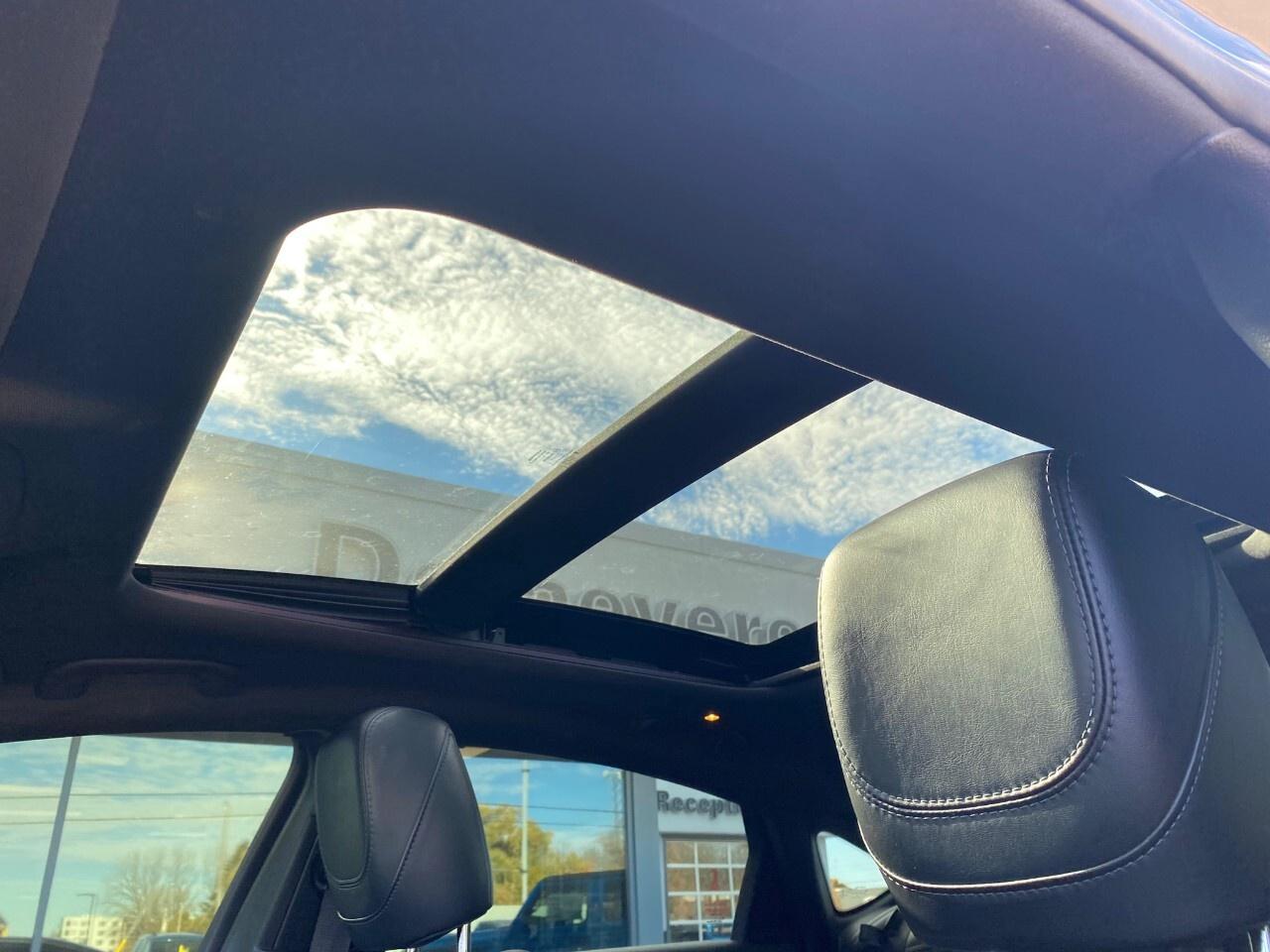 2015 Chrysler 200 4dr Sdn S AWD Photo