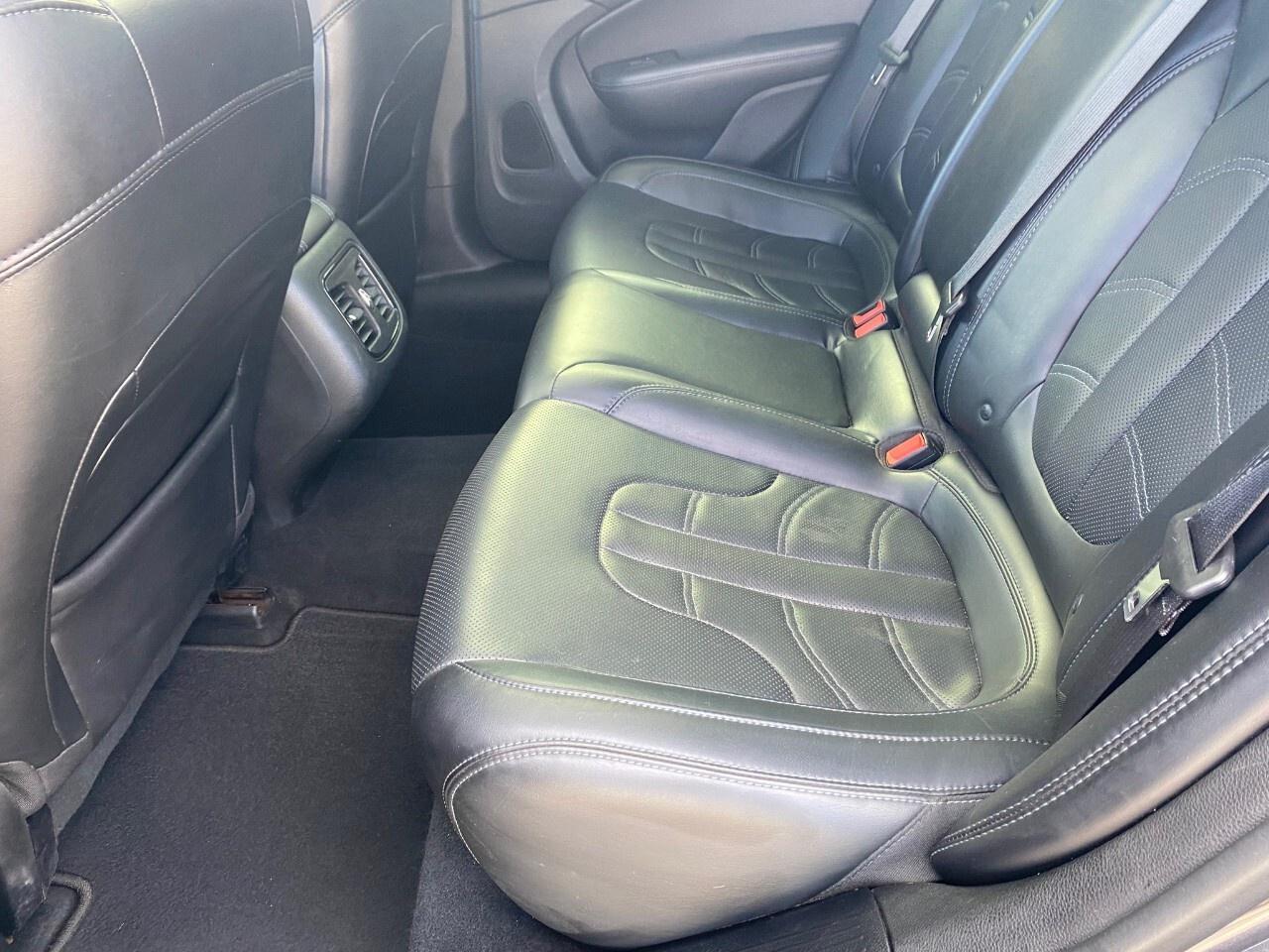 2015 Chrysler 200 4dr Sdn S AWD Photo