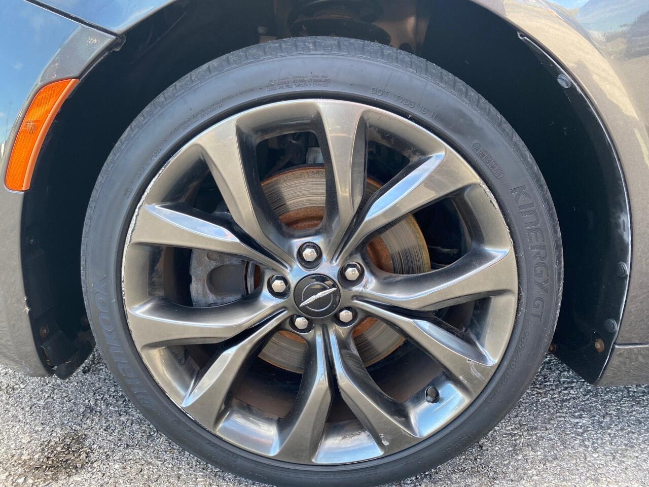 2015 Chrysler 200 4dr Sdn S AWD Photo