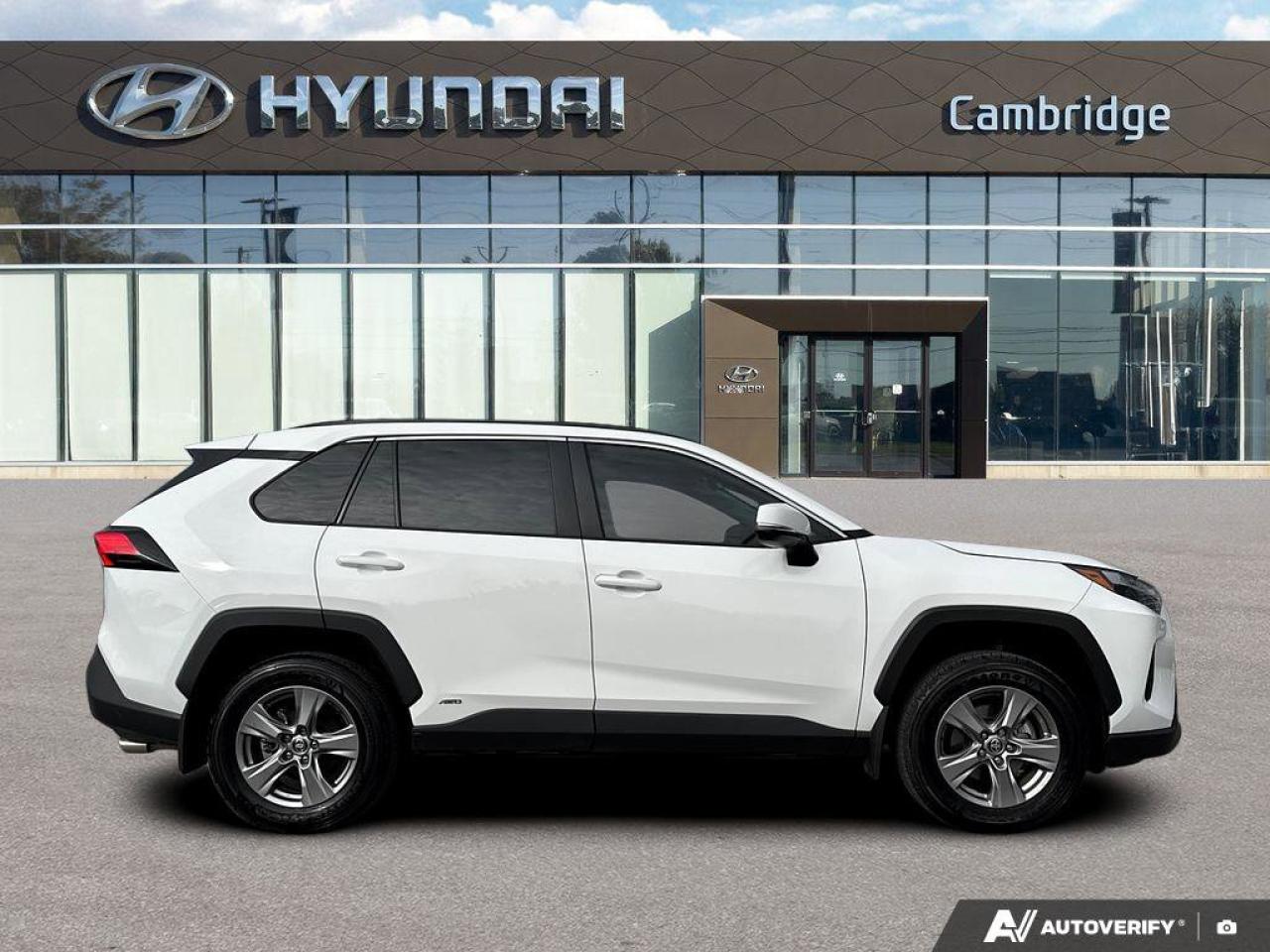 2024 Toyota RAV4 Hybrid XLE AWD   Sunroof   Heated Seats   Carplay Photo