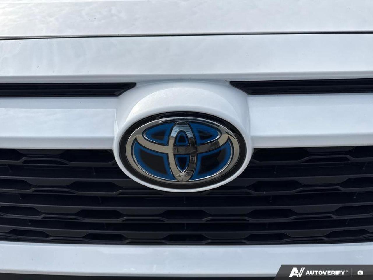 2024 Toyota RAV4 Hybrid XLE AWD   Sunroof   Heated Seats   Carplay Photo