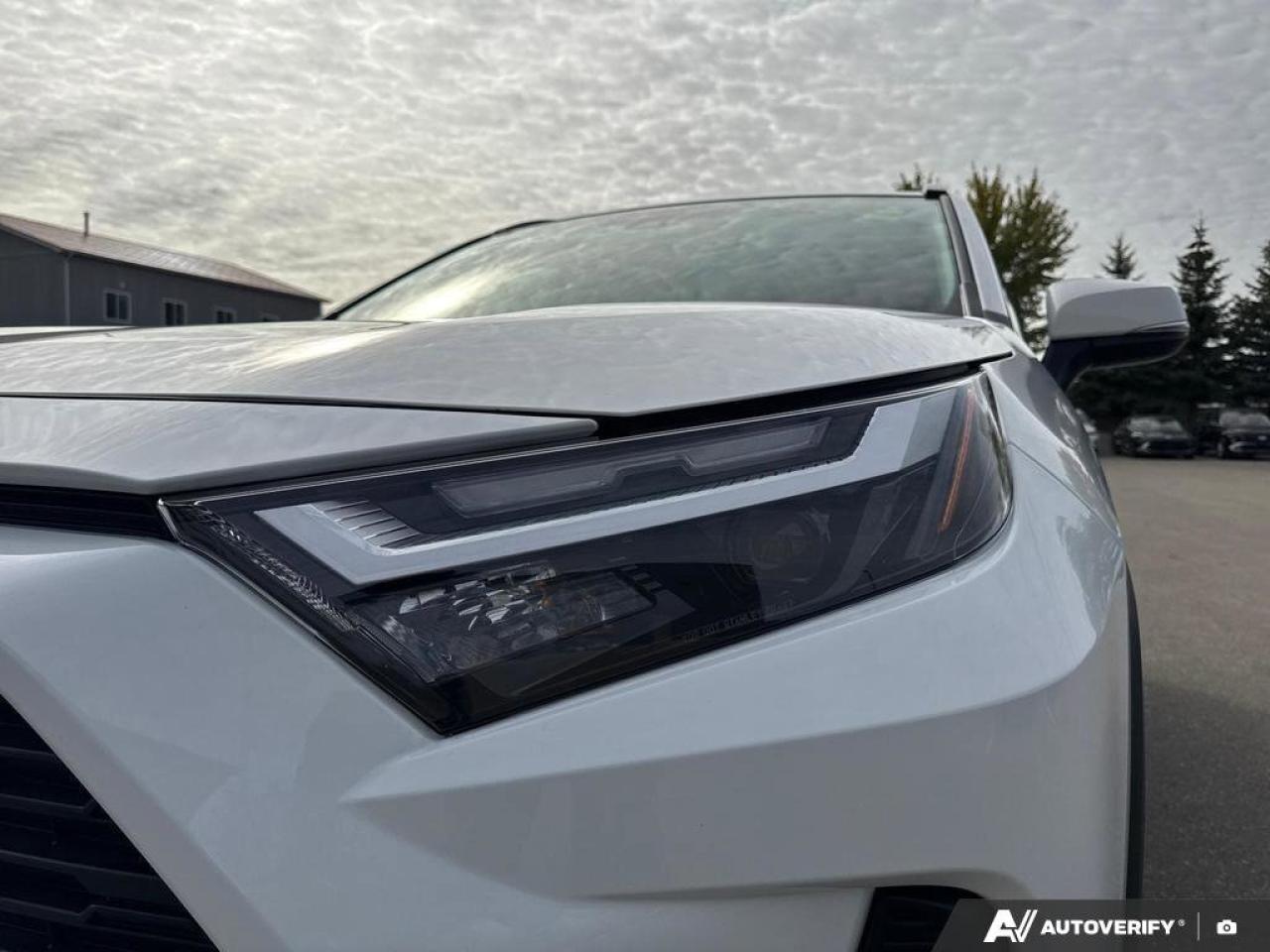 2024 Toyota RAV4 Hybrid XLE AWD   Sunroof   Heated Seats   Carplay Photo