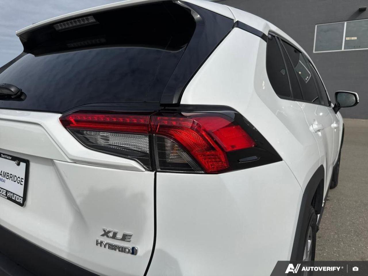 2024 Toyota RAV4 Hybrid XLE AWD   Sunroof   Heated Seats   Carplay Photo