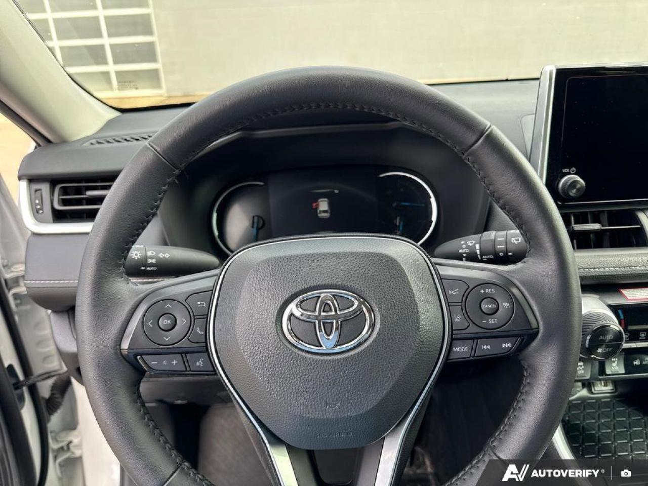 2024 Toyota RAV4 Hybrid XLE AWD   Sunroof   Heated Seats   Carplay Photo