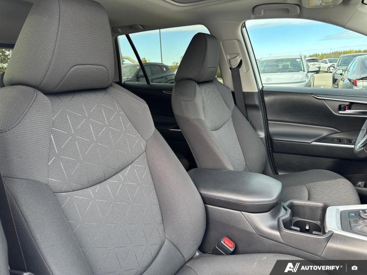 2024 Toyota RAV4 Hybrid XLE AWD   Sunroof   Heated Seats   Carplay Photo