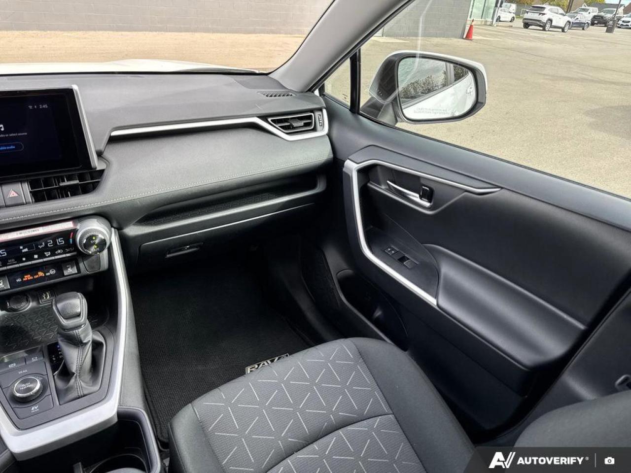 2024 Toyota RAV4 Hybrid XLE AWD   Sunroof   Heated Seats   Carplay Photo