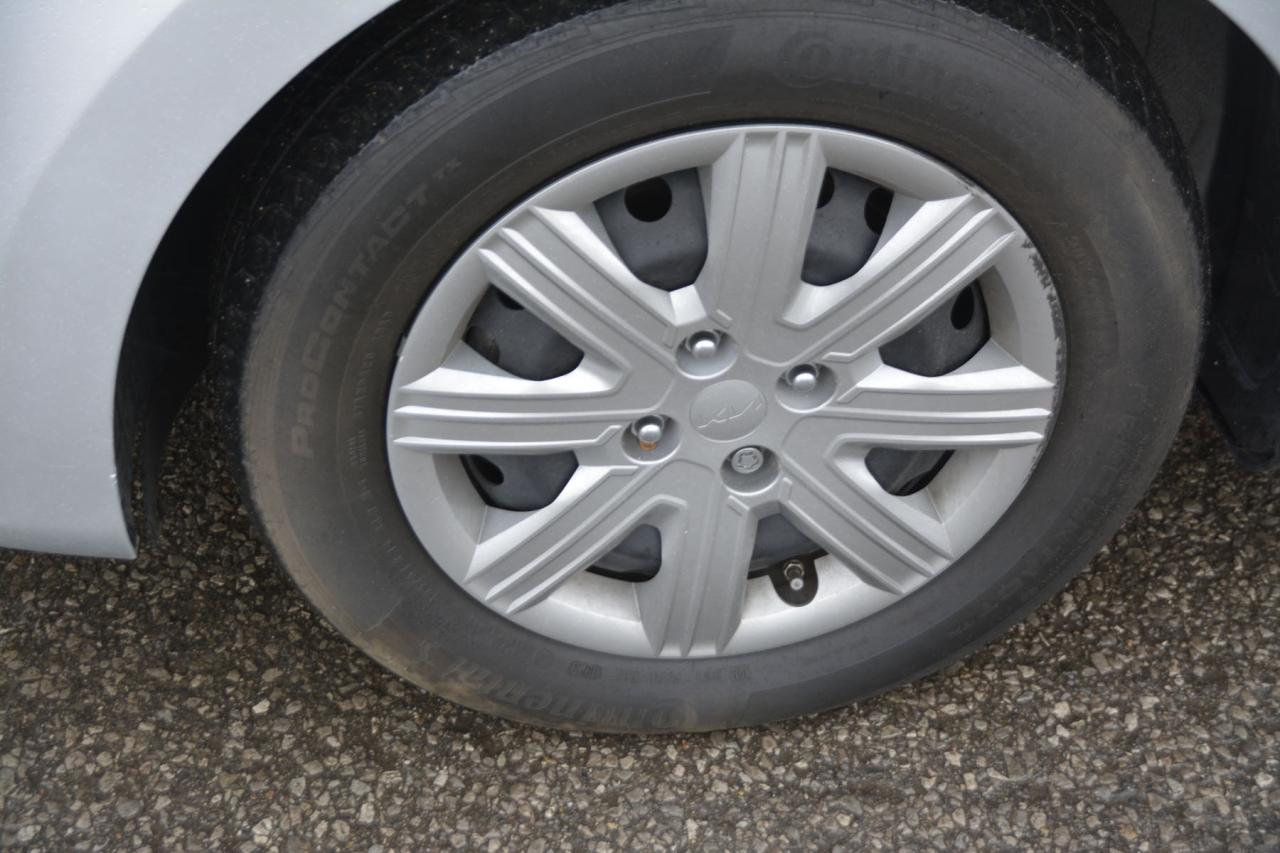 2023 Kia Rio 5-door S Photo