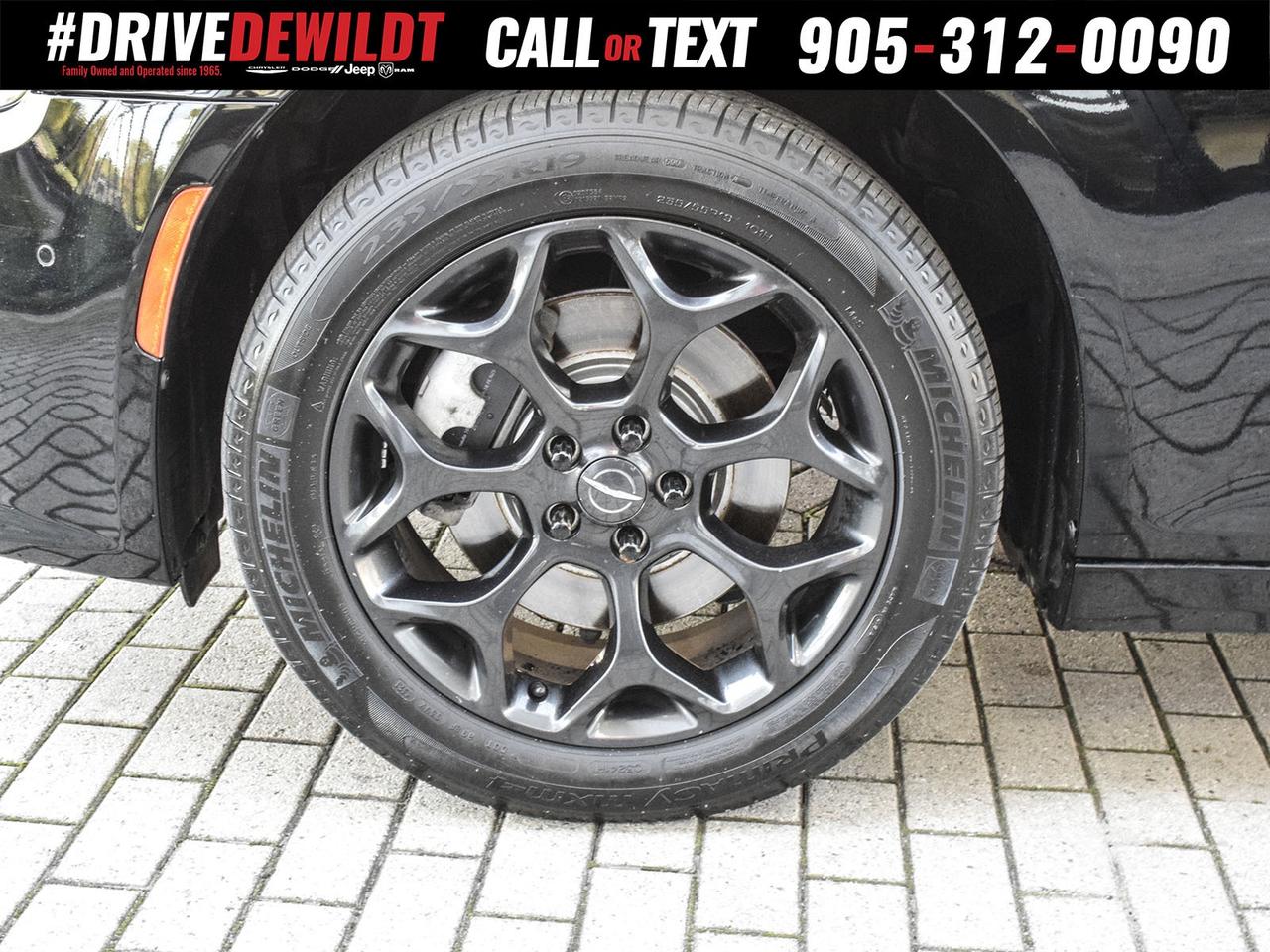 2021 Chrysler 300 300S   ALL WHEEL DRIVE   PANORAMIC SUNROOF Photo