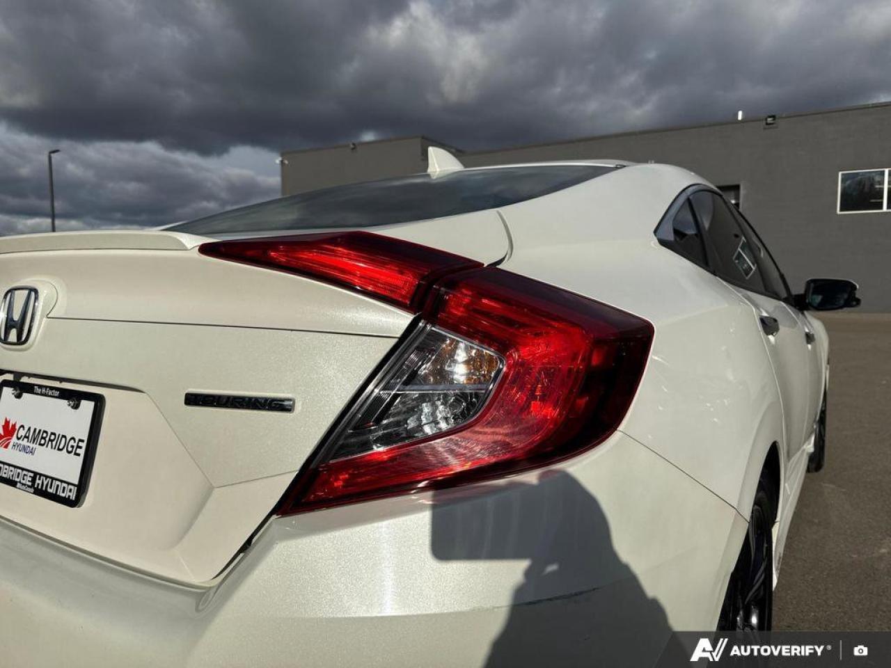 2017 Honda Civic Sedan Touring   Sunroof   Navi   Leather   Carplay Photo