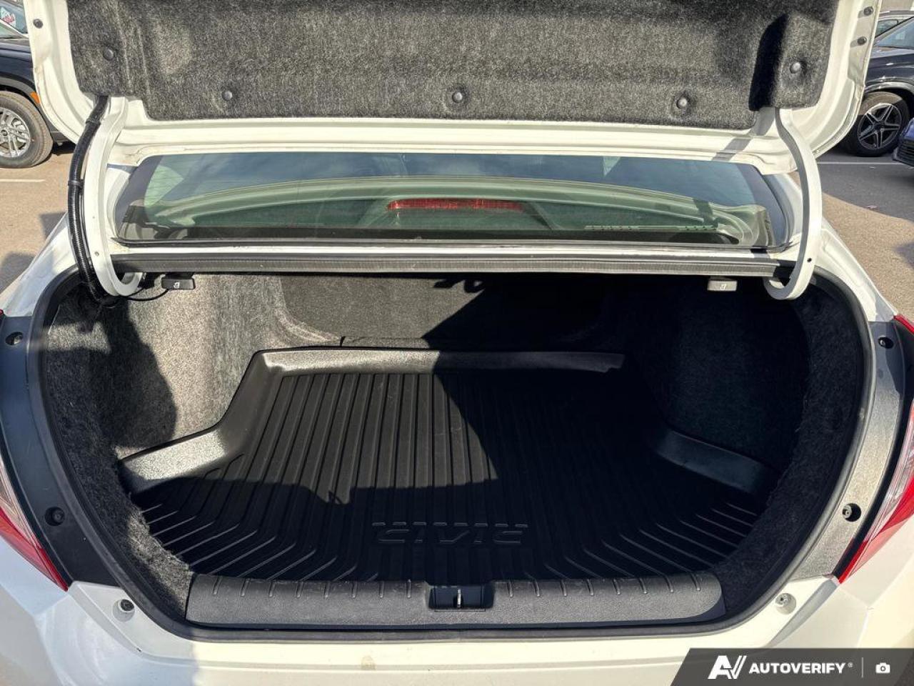 2017 Honda Civic Sedan Touring   Sunroof   Navi   Leather   Carplay Photo