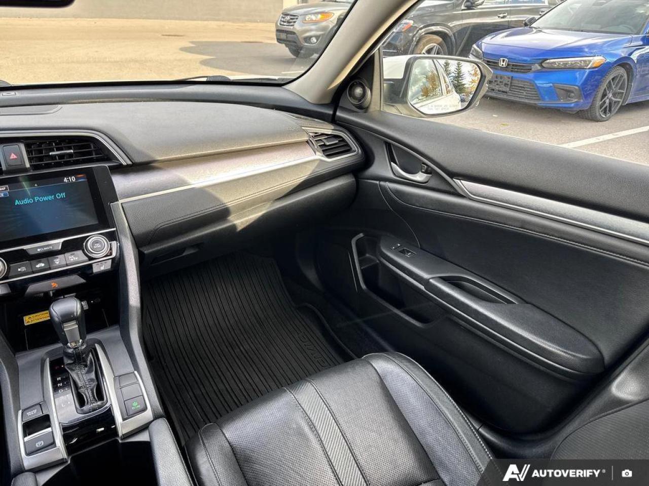 2017 Honda Civic Sedan Touring   Sunroof   Navi   Leather   Carplay Photo