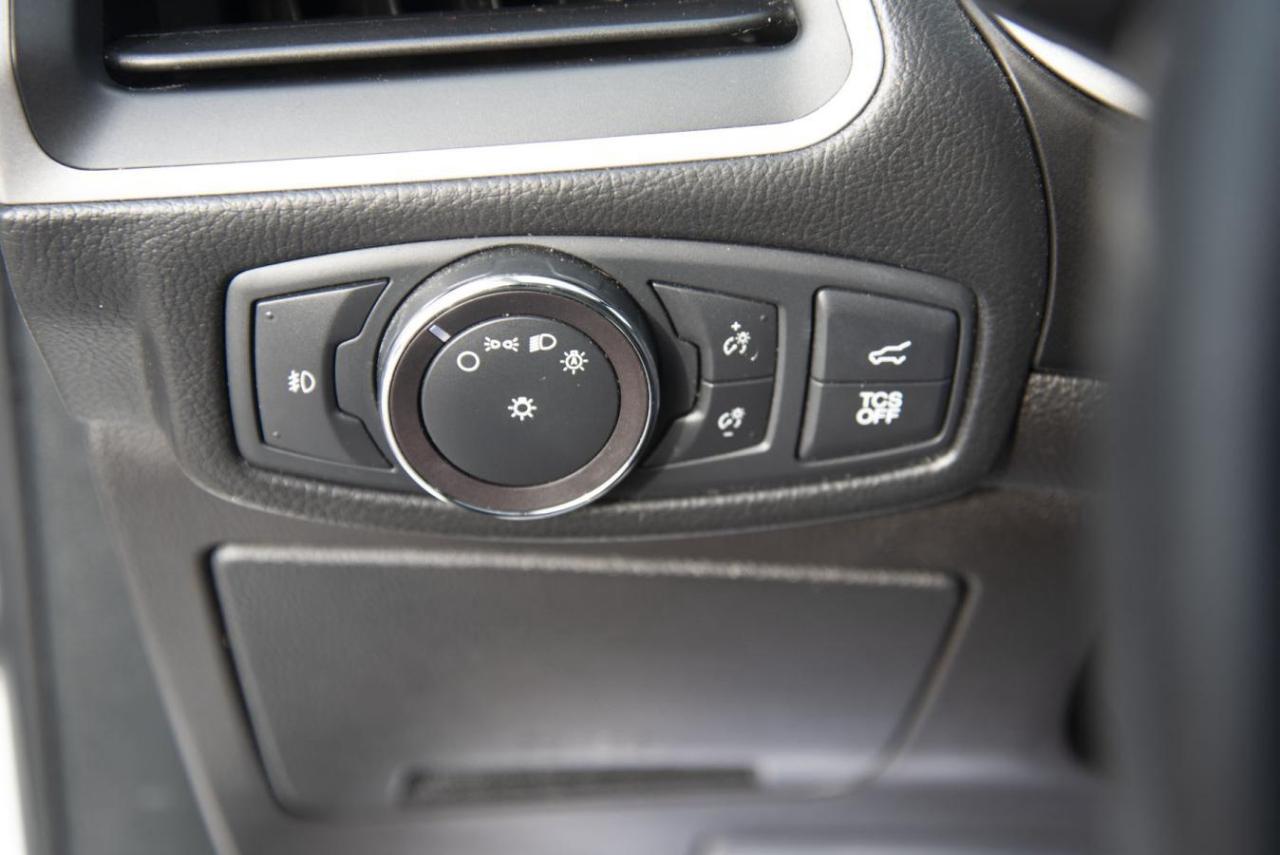 2019 Ford Edge SEL Photo