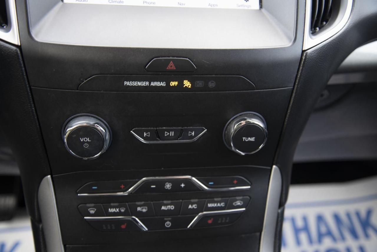 2019 Ford Edge SEL Photo