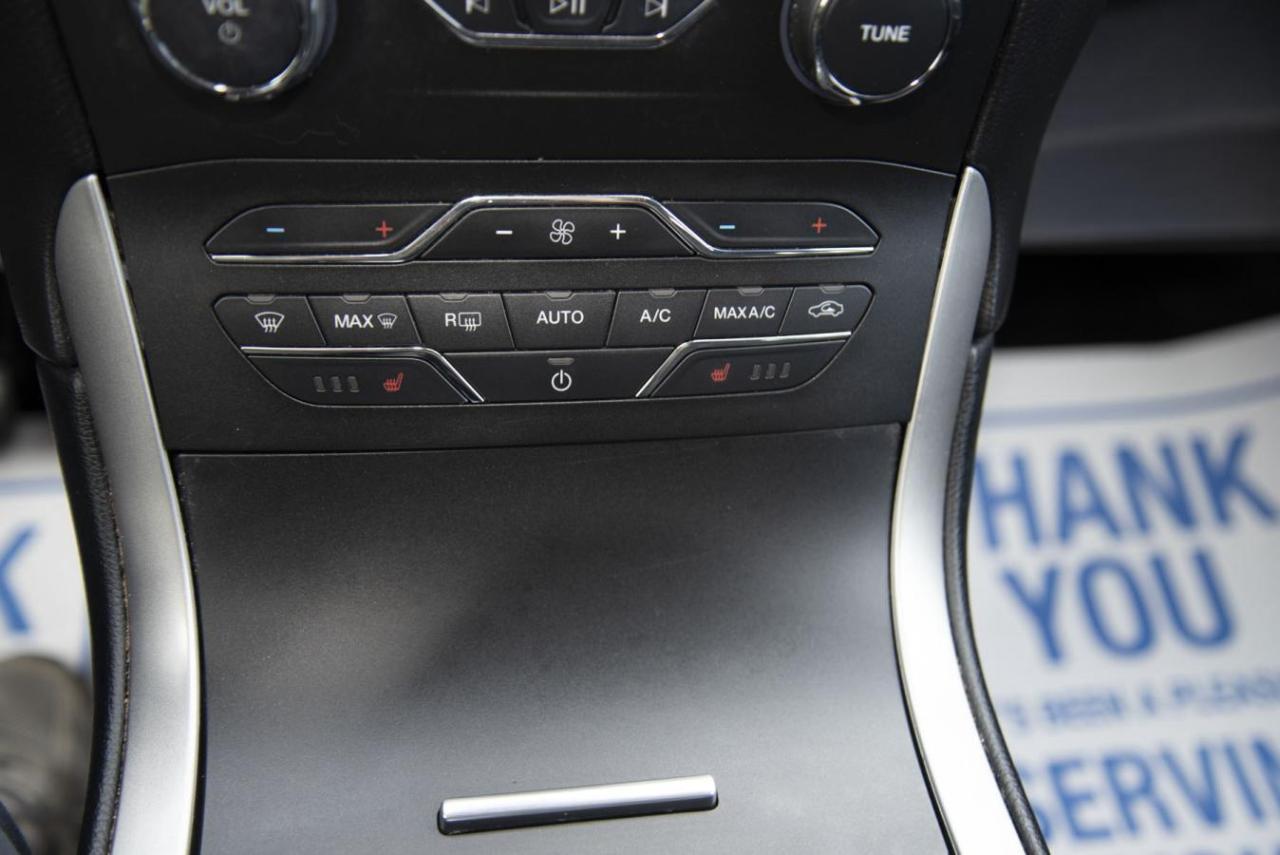 2019 Ford Edge SEL Photo