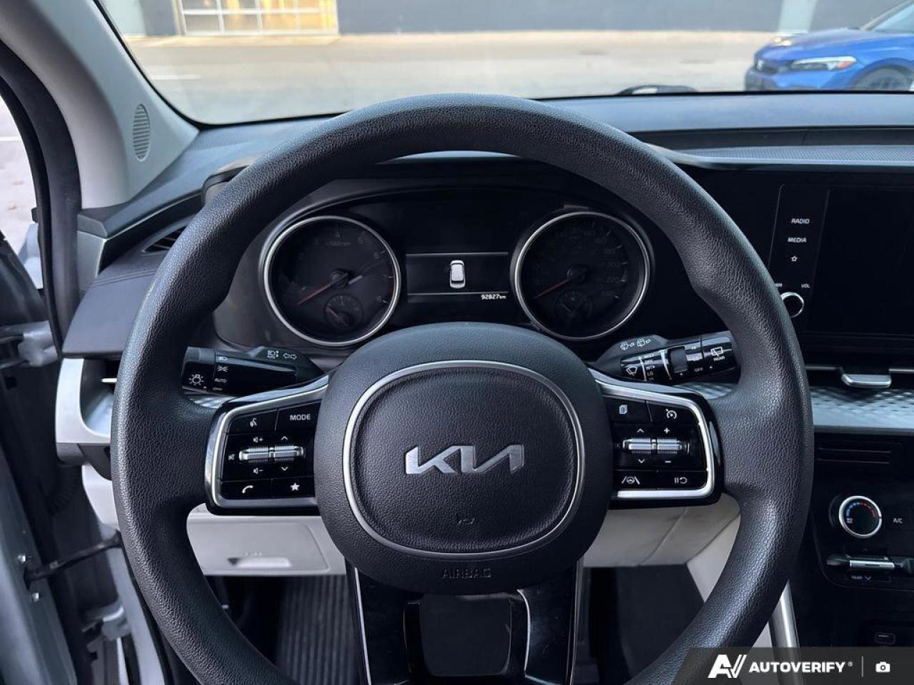 2022 Kia Carnival LX   No Accident   Heated Seats   8-Passenger   Ca Photo