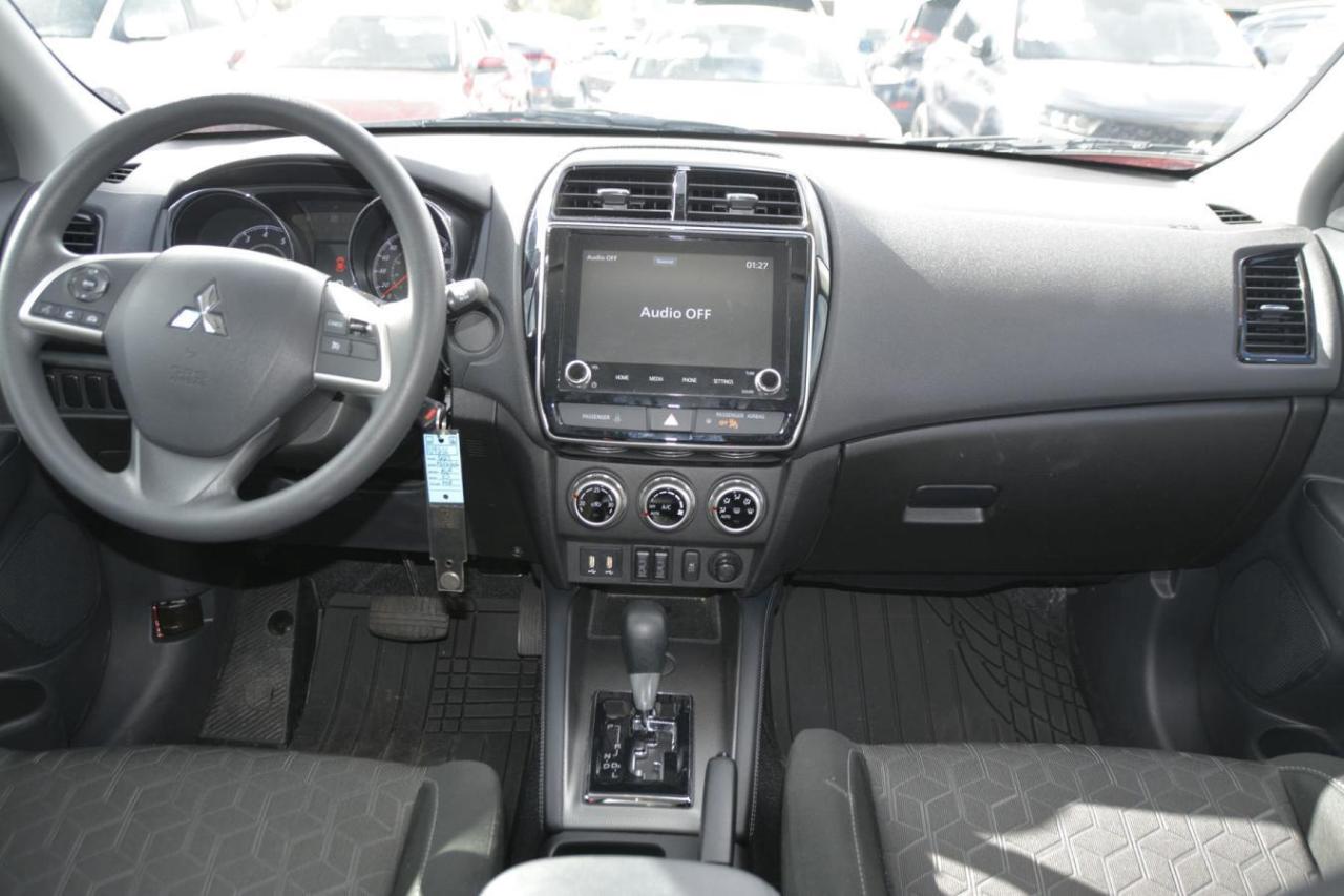 2023 Mitsubishi RVR ES/SE Photo3