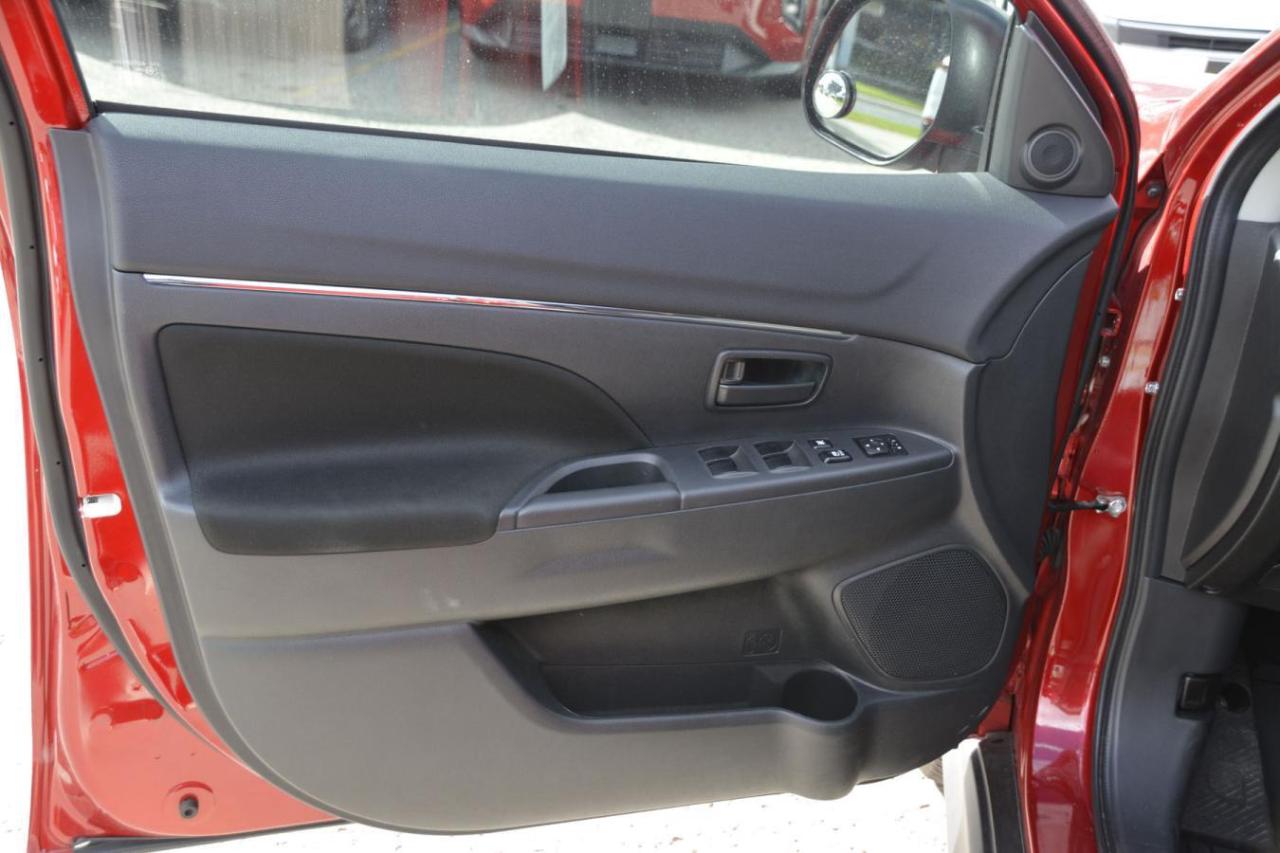 2023 Mitsubishi RVR ES/SE Photo