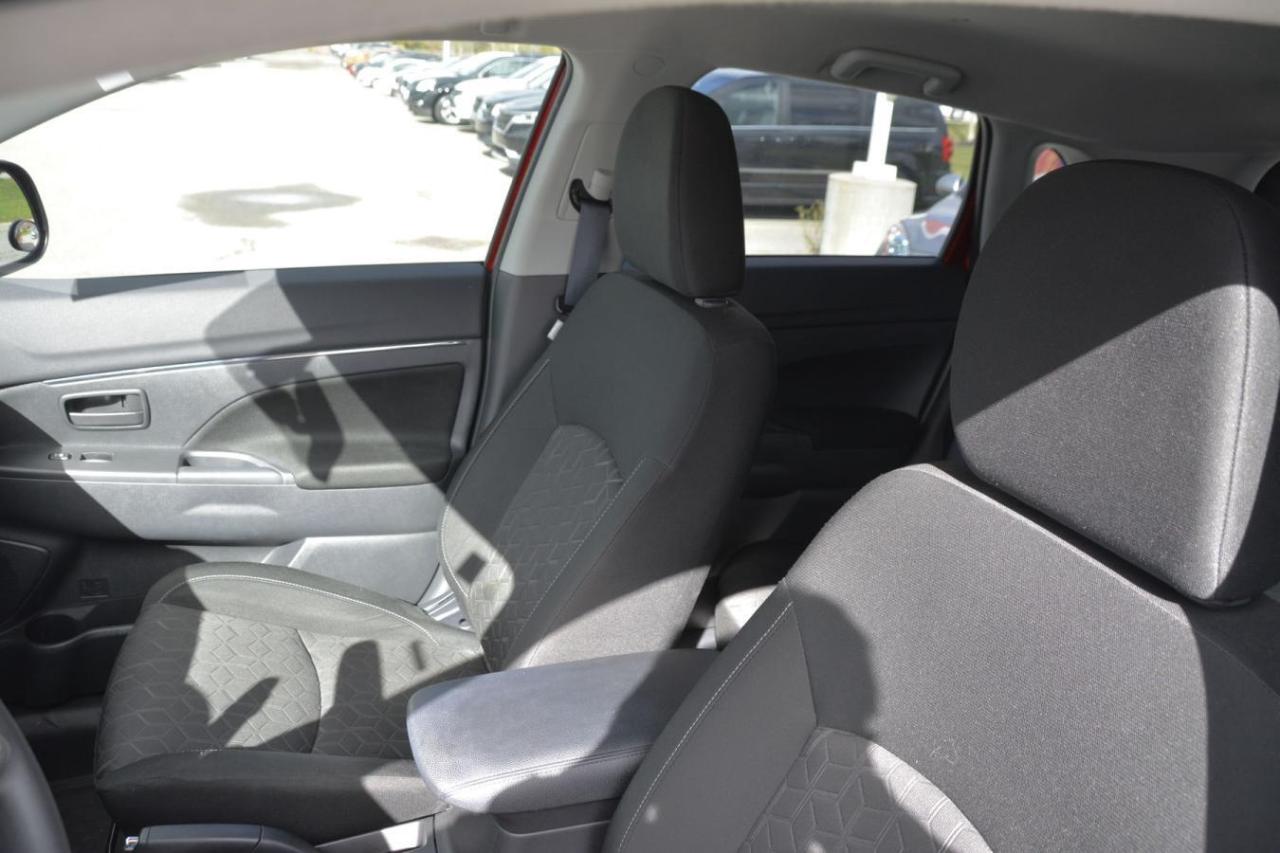 2023 Mitsubishi RVR ES/SE Photo