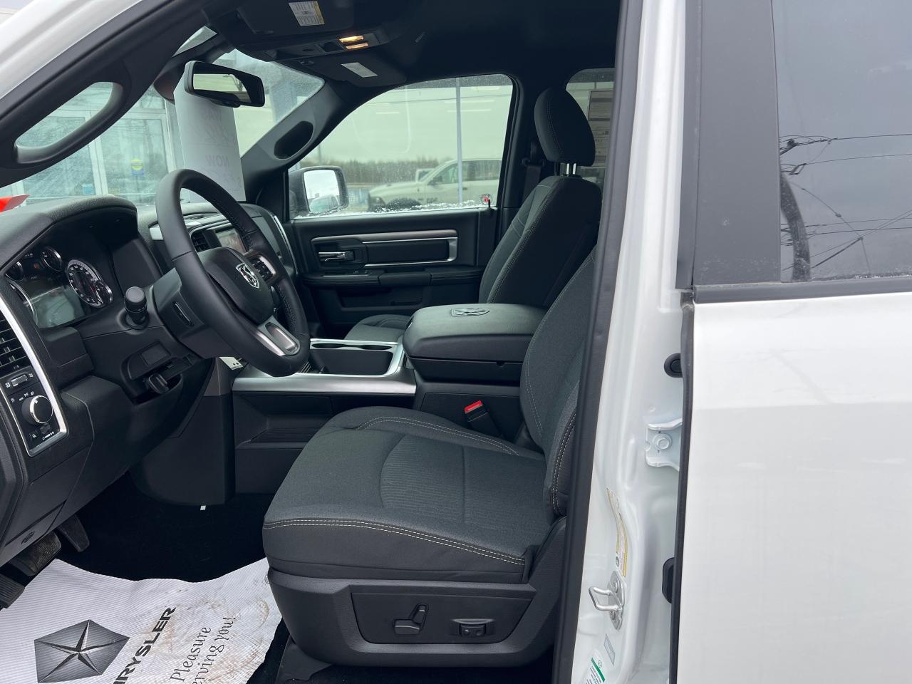 2024 RAM 1500 Classic WARLOCK Photo