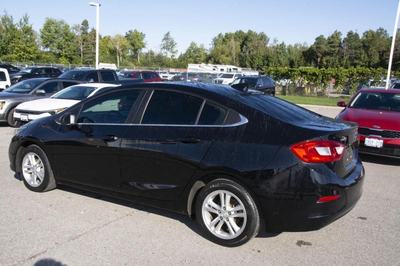 2017 Chevrolet Cruze LT Photo