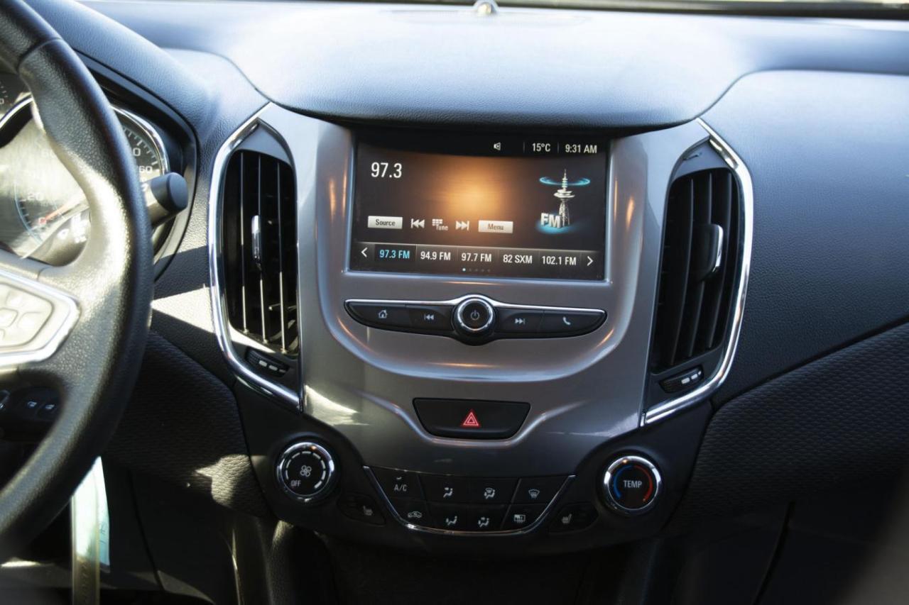 2017 Chevrolet Cruze CRUZE LT Photo