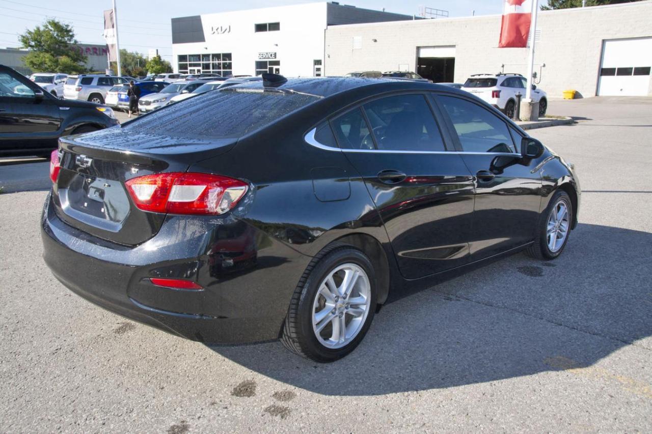 2017 Chevrolet Cruze LT Photo