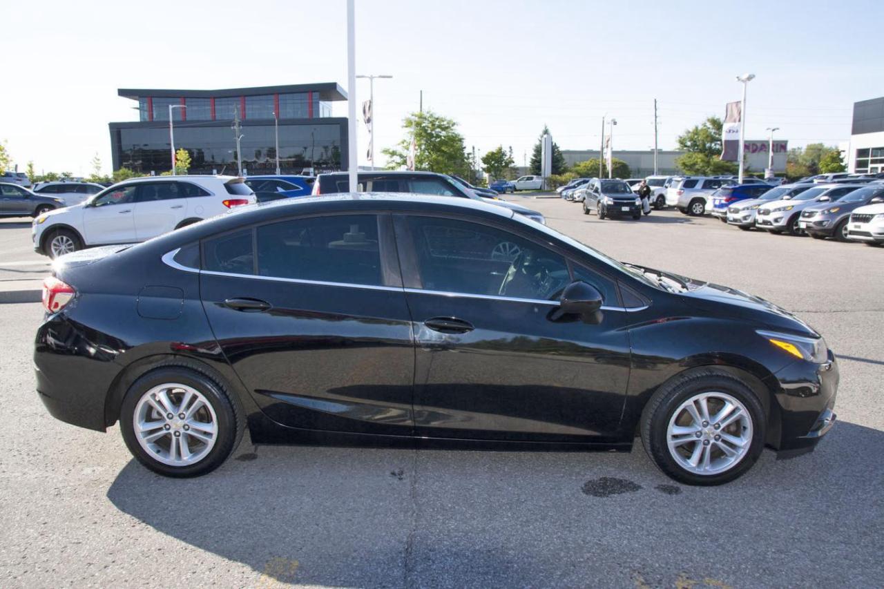 2017 Chevrolet Cruze CRUZE LT Photo