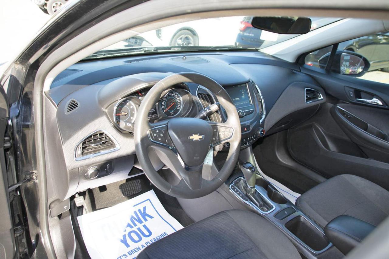 2017 Chevrolet Cruze LT Photo