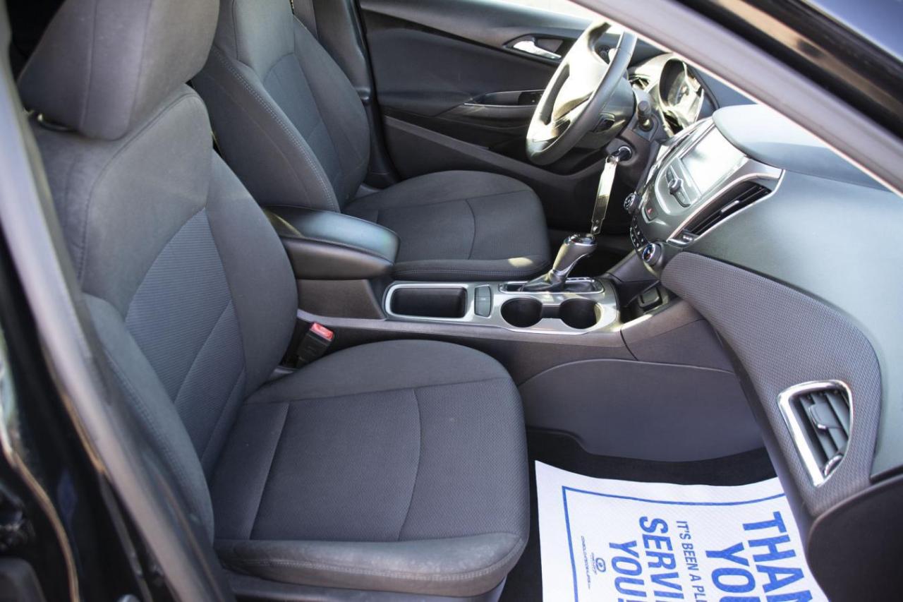 2017 Chevrolet Cruze LT Photo