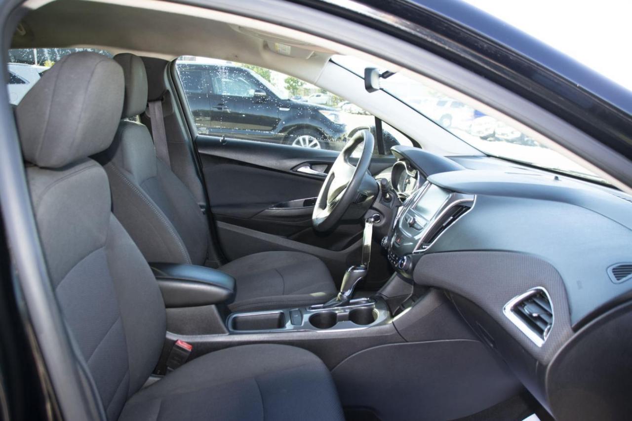 2017 Chevrolet Cruze CRUZE LT Photo