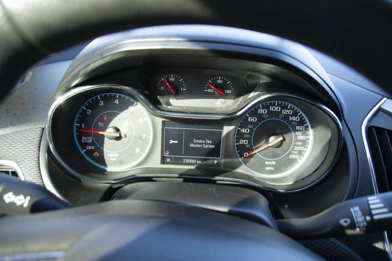 2017 Chevrolet Cruze CRUZE LT Photo