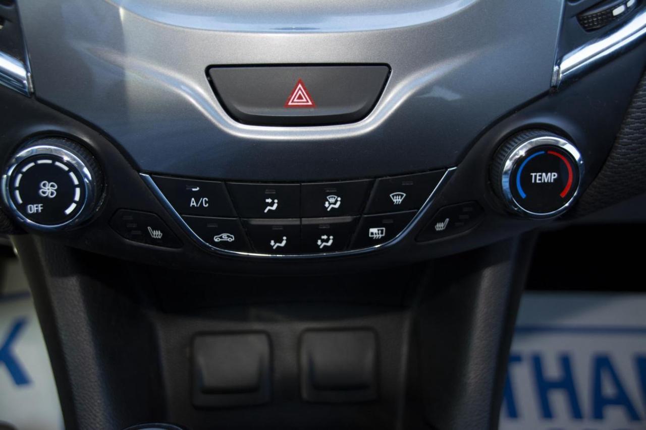 2017 Chevrolet Cruze LT Photo