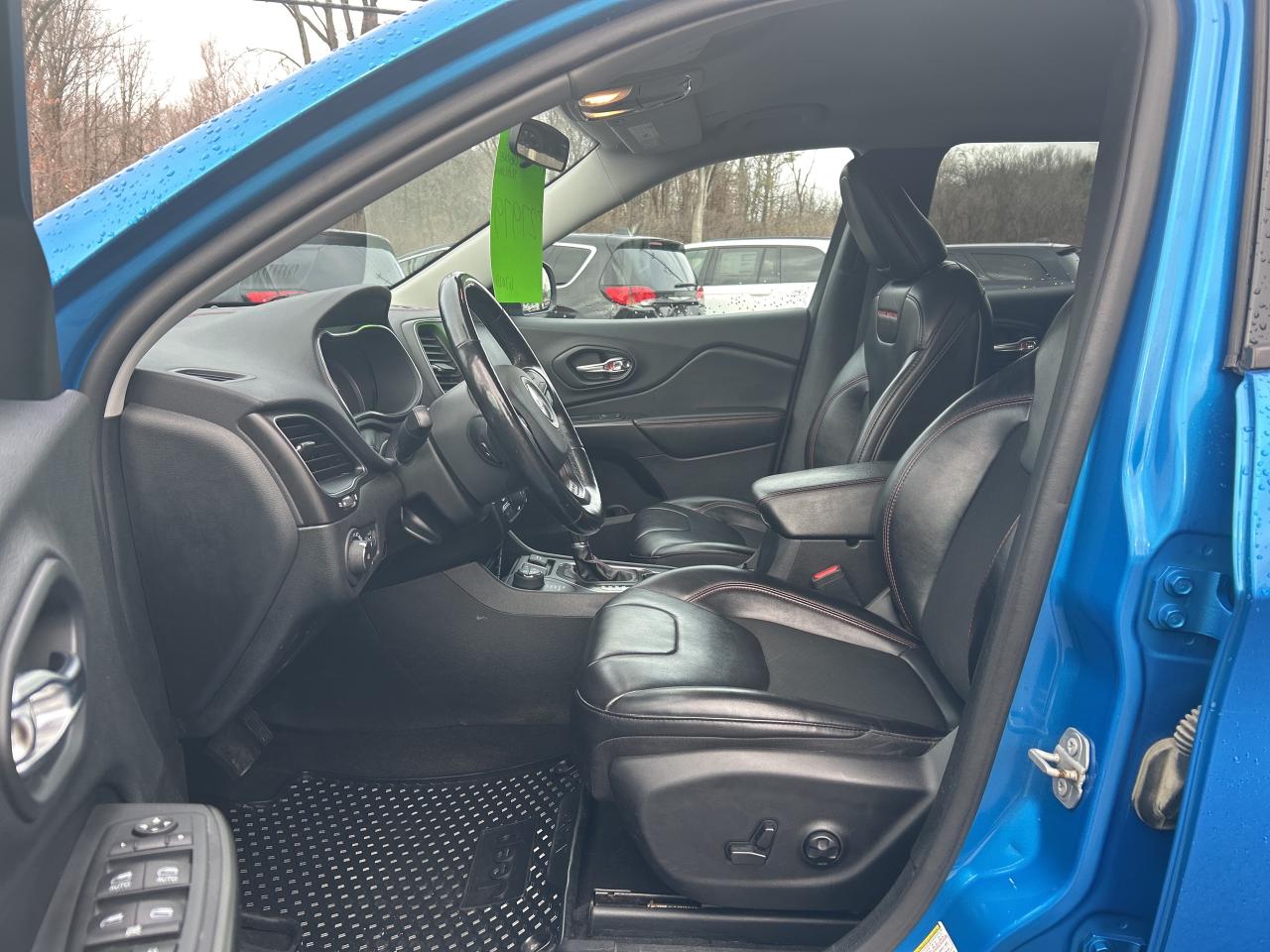 2020 Jeep Cherokee Trailhawk Photo