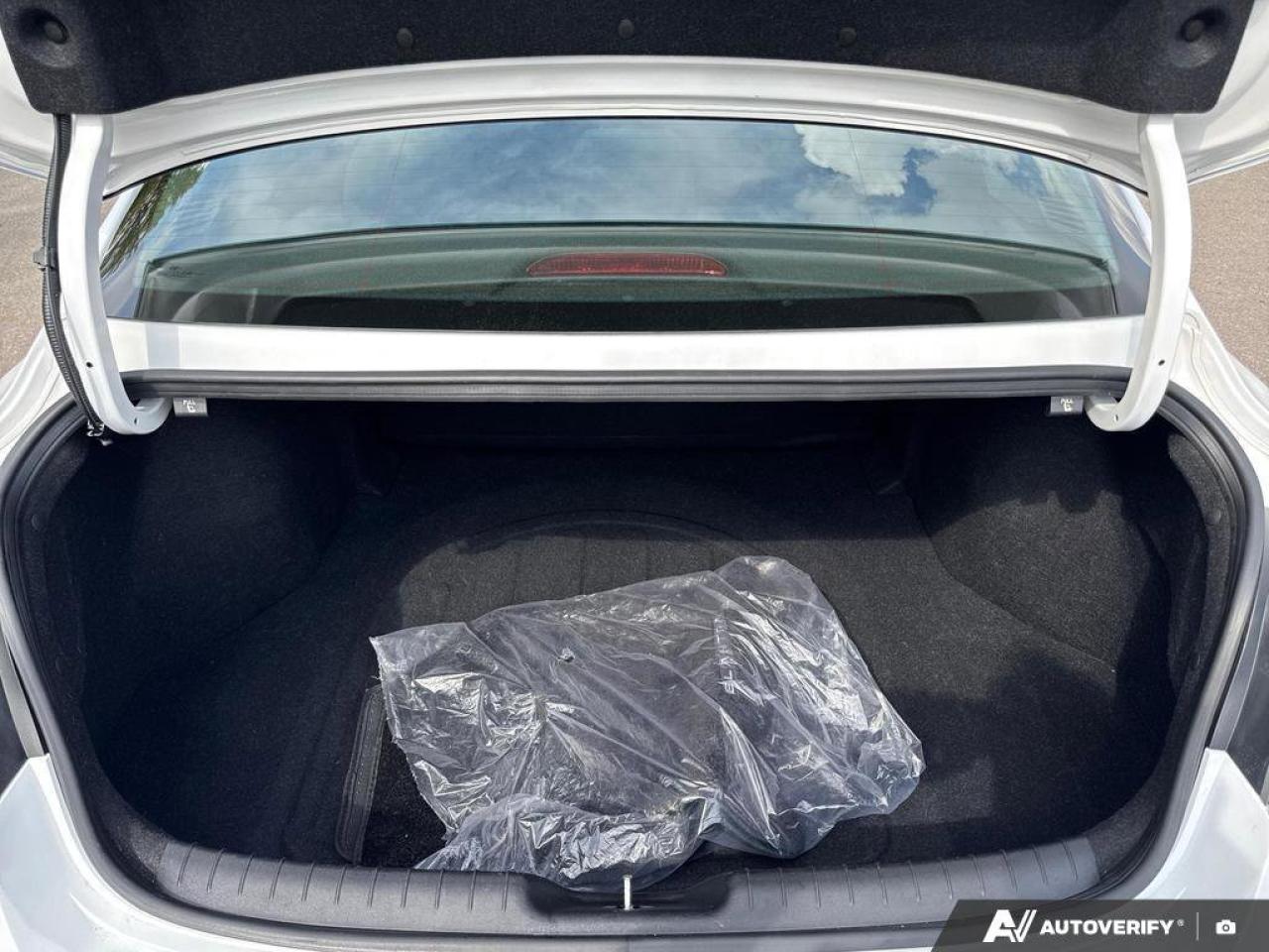 2022 Hyundai Elantra Preferred IVT w/Sun & Tech Package   Sunroof   Hea Photo